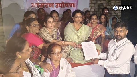 "आता आश्वासन नाही, मदत हवी!" महसूल विभागाच्या लेखी पत्रानंतर लोणी काळभोरमधील आमरण उपोषण मागे.