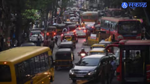 Severe traffic jam in Nagpur during VIP movement leaves citizens stranded, video goes viral.