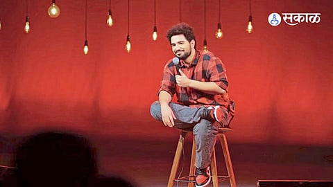 विनोदाचा 'समय' आणि प्रेक्षकांचा 'मुखवटा'! आक्षेपार्ह भाषेला कोट्यवधी व्ह्यूज का? समय रैनाच्या पुनरागमनाने समाजाच्या 'हिपोक्रसी'वर ओढले ताशेरे