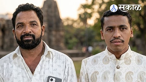 farmers electrocuted in Nashik Sakora village