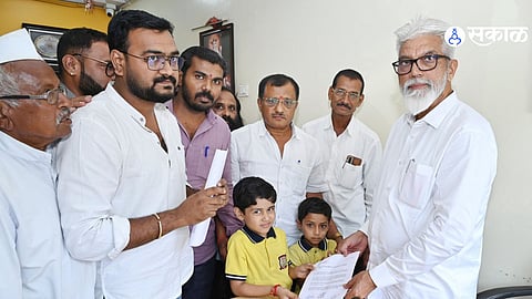 सटाण्यात आरटीई प्रवेशाचा 'जिओ-टॅगिंग' घोटाळा? चिमुकल्यांनी गाठले शिक्षणमंत्र्यांचे दालन; "पात्र असूनही अपात्र का?" विद्यार्थ्यांचा दादा भुसेंना सवाल