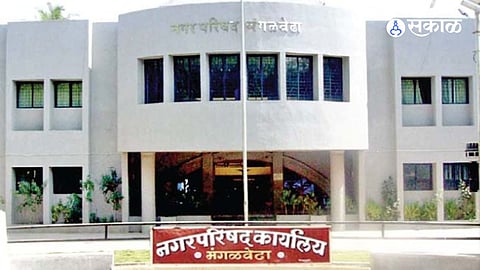 मंगळवेढ्याचा गाडा 'प्रभारी'वरच! नगरपालिका आणि पंचायत समितीला पूर्णवेळ अधिकाऱ्यांची प्रतीक्षा; महायुतीचं वर्चस्व असूनही 'गौडबंगाल' काय?