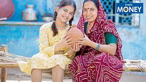 आई कुठे काय करते? ती तर घराची 'फायनान्स मिनिस्टर'! जागतिक युद्धाच्या सावटात 'काटकसर आणि बचती'चा स्त्री-मंत्र ठरणार गेमचेंजर