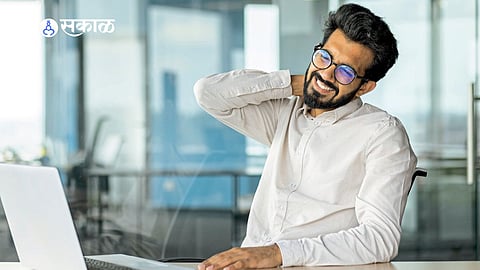 तासन्‌तास बसून राहणे ठरू शकते पाठीच्या कण्यासाठी घातक; डॉ. अजय कोठारी यांनी दिला 'सिटिंग-स्मार्ट' आराखडा