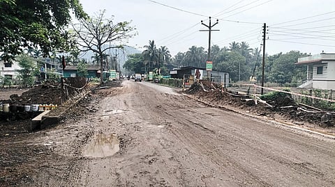 मेघगर्जनेसह अवकाळी पावसाने जनजीवन विस्कळीत.