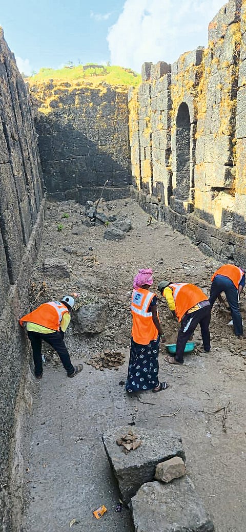 रायगडावरील दारूगोळा कोठारांचे जतन-संवर्धन सुरू,  अनेक ऐतिहासिक पैलू उलगडणार