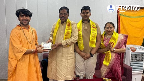 Bhushan Gavai Bageshwar Dham visit news