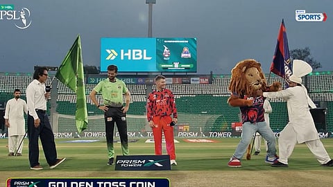 PSL mascot fight Karachi Kings vs Lahore Qalandars video