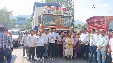 "ठाण्यात शिवसेना विरुद्ध शिवसेना राडा! आरोग्य केंद्राच्या मुद्द्यावरून वागळे इस्टेटमध्ये रणकंदन; 'नाना-नानी पार्क' वाचवण्यासाठी ठाकरे गट आणि नागरिक आक्रमक"