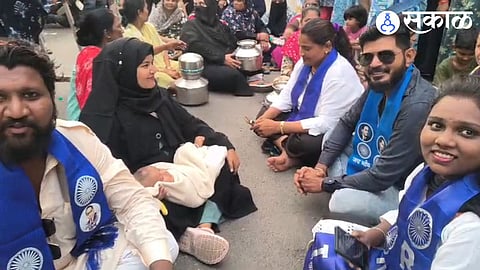 Water Crisis Sparks Outrage Bhawani Peth Residents Block Roads in Protest