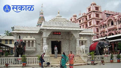 Why is Balumama Trust in controversy?