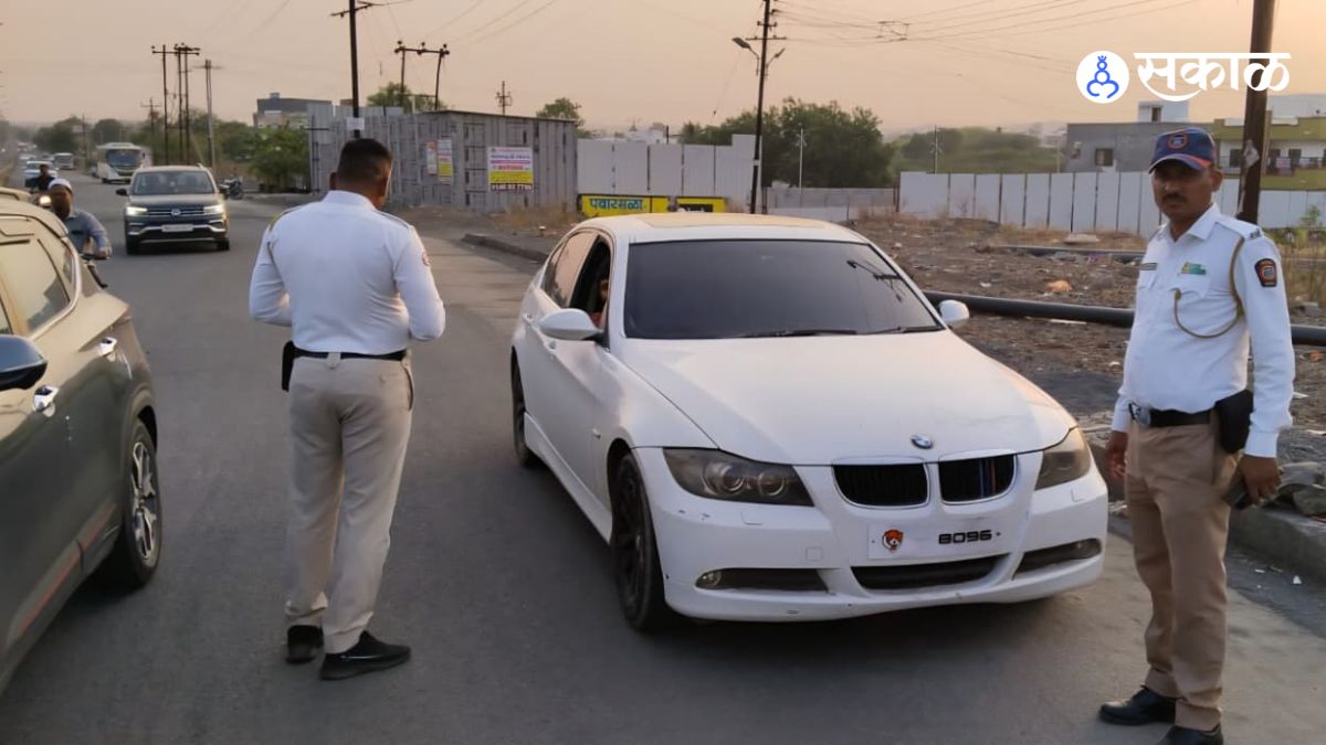 Zero Tolerance: Motorists Forced to Remove Black Films Manually at Police Station