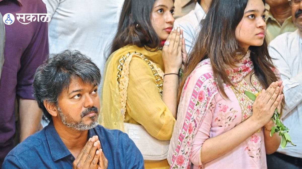 Vijay at Shirdi: Devotion Meets Stardom in Crowd-Filled Visit