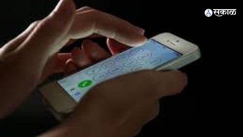 Concerned schoolgirl at SVCS after failing to reach her mother on phone.