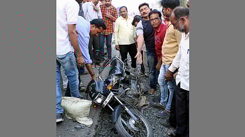घरी पोहचणार... तेवढ्यातच होत्याचे नव्हते झाले ! 