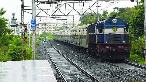 नाताळ - नववर्षांसाठी विशेष गाड्या धावणार; मंगळवारपासून प्रवाशांना बुकिंगची सुविधा