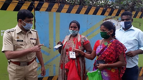 मुंबईच्या वेशीवर मराठा आंदोलकांना अडवल्याने आंदोलक संतप्त; सरकारचा केला निषेध