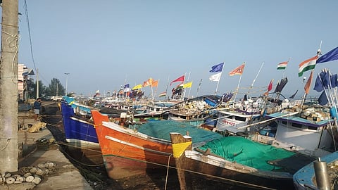 वाढवण बंदराच्या विरोधात पश्चिम किनारपट्टीवर कडकडीत बंद! मानवी साखळी, मुंडन करून निषेध