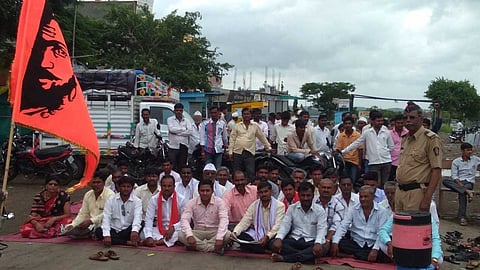 Maratha Kranti Morcha : road block for maratha agitation