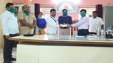 शिवसमर्थची मुख्यमंत्री सहायत्ता निधीला लाखाची मदत