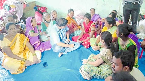 Ratnagiri Dam Mishap : आपत्तीग्रस्तांचे धरण माथ्यावर स्थलांतर 