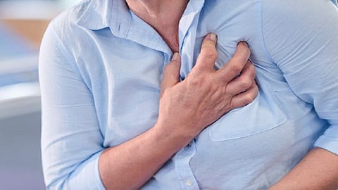 A 42 year old man died of a heart attack in Pune as the ambulance was not received on time