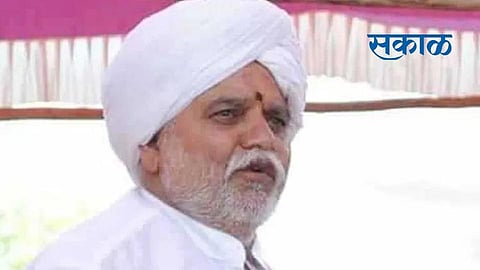 Banda Tatya Karadkar has warned the police that if Warakaris are taken out of the monastery, Warakaris will come on the streets.