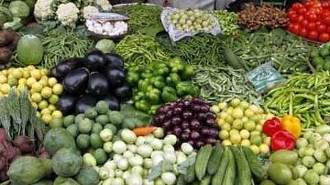 Green chillies tomatoes cheaper by ten rupees