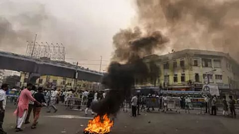 CAB : ईशान्येचा वणवा पश्‍चिम बंगालमध्ये; आंदोलकांकडून जाळपोळ