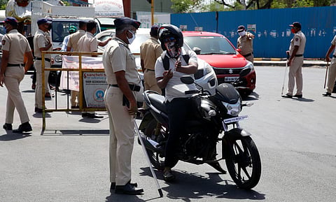 'तो' उन्हात वितळतोय