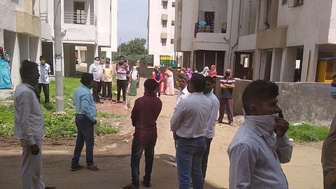 Video : चिखलीतील घरकुलमध्ये कोरोनाबाधितांना ठेवण्यास विरोध, स्थानिकांना घेतलाय हा पवित्रा 