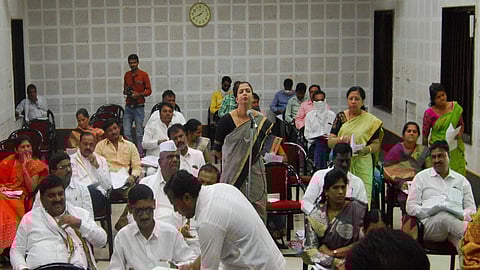 औरंगाबाद ः जिल्हा परिषदेच्या सर्वसाधारण सभेत बोलताना देवयानी डोणगावकर. 