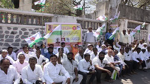 Video : कोण म्हणतंय देत नाय, घेतल्याशिवाय राहात नाय... 