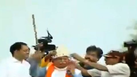 मुख्यमंत्रीच भाजप नेत्याला म्हणतात, 'तुझी मान कापून टाकेन' (व्हिडिओ)