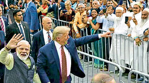 पंतप्रधान नरेंद्र मोदींसोबत डोनाल्ड ट्रम्प 