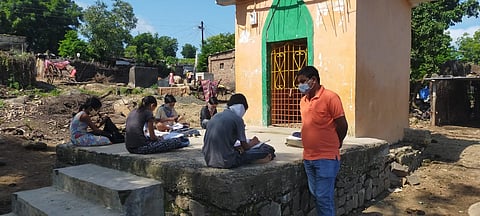 Akola Pathur News Savitribai Phule Vidyalaya's initiative for offline education