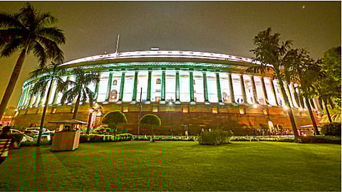 नवी दिल्ली - जम्मू-काश्‍मीर फेररचना विधेयक राज्यसभेत मंजूर झाल्यानंतर सोमवारी संसद भवनाला रोषणाई करण्यात आली होती.