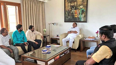 Raju Shetty Visit Sharad Pawar.jpg