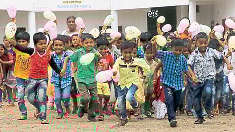  पावसाळ्यात विद्यार्थ्यांचे शिक्षण धोकादायक