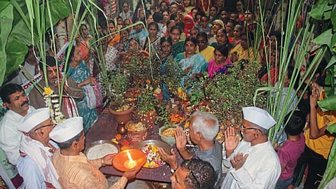 तुळशीचं लग्न कसं लावतात, माहितीये?