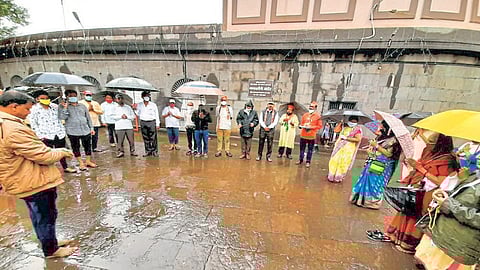 वाईत महागणपती घाटावर घंटानाद; महाबळेश्वर, पाचगणीत भाजपचे भजन आंदोलन