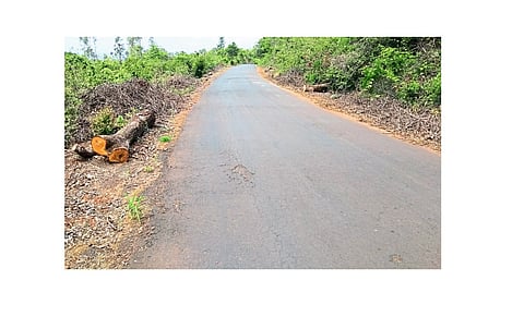 Here Villagers Suffer For Narrow Roads Kolhapur Marathi News