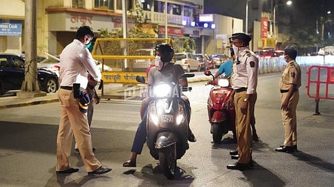लॉकडाउन तोडणाऱ्यांवर कारवाईचा बडगा! मुंबईत दोन दिवसांत सहा हजार वाहनांवर कारवाई