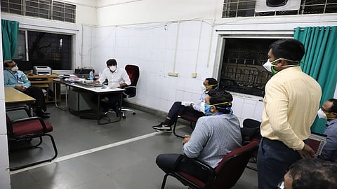 आयुक्तांची वाशी रुग्णालयाला अचानक भेट; गैरकारभार चव्हाट्यावर आल्याने कर्मचाऱ्यांचे धाबे दणाणले.... 