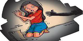 हे चाललय तरी काय? चिमुरडीवर अत्याचार, दुसरीवर बळजबरीचा प्रयत्न