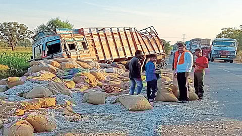 akhada  balapur accident