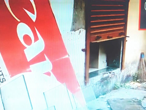 Theft at the Canon showroom in Chiplun