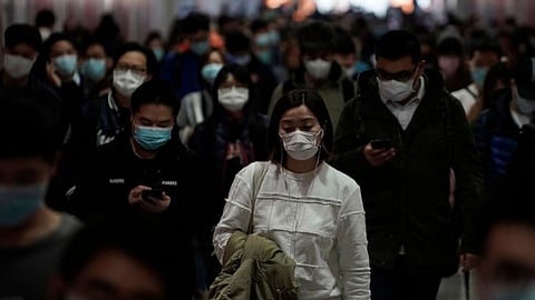 कोरोनामुळे हरवली माणुसकी