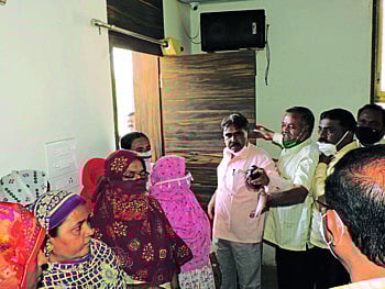 स्थायी समितीच्या सभेत पाणीप्रश्‍न सोडविण्यासाठी महिला थेट सभागृहात 