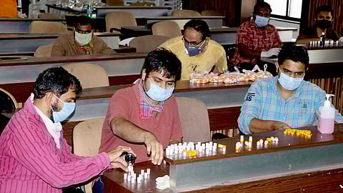 कन्टेमेंट झोनमध्ये वाटणार "आर्सेनिक अल्बम'च्या गोळ्या 